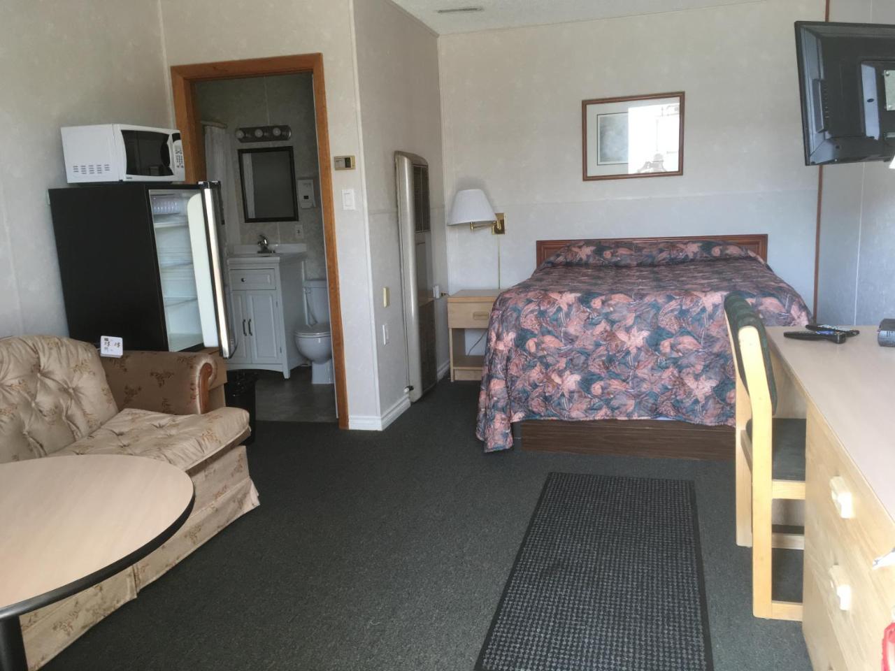 Winkys Motel Estevan Buitenkant foto