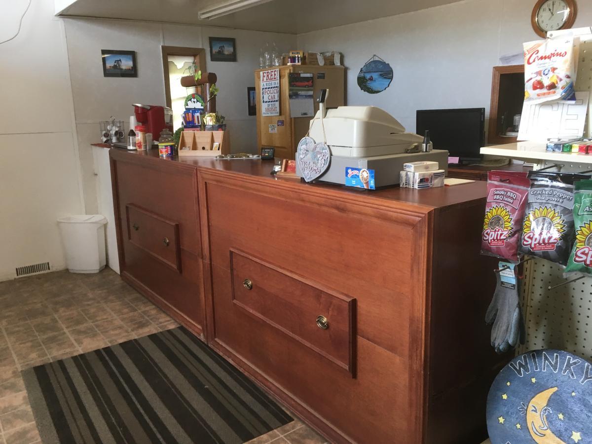 Winkys Motel Estevan Buitenkant foto