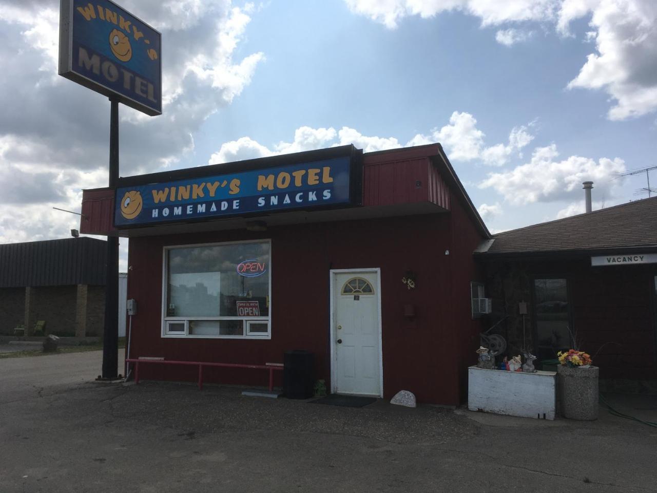 Winkys Motel Estevan Buitenkant foto