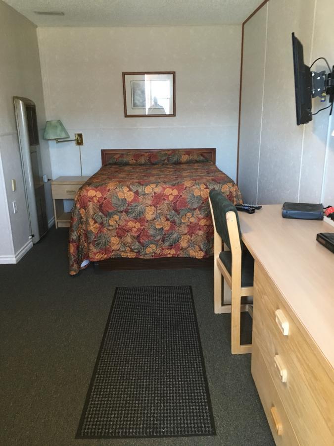 Winkys Motel Estevan Buitenkant foto
